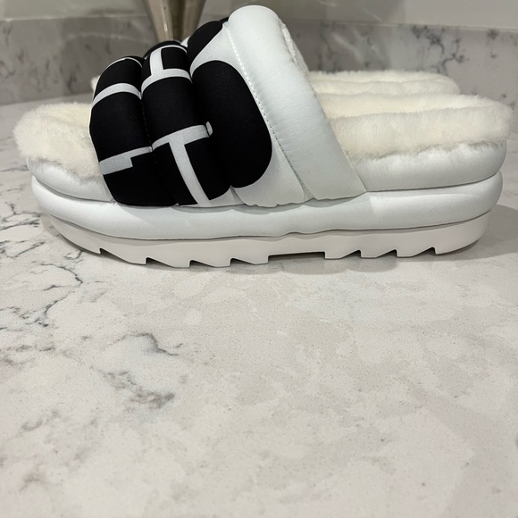 Ugg maxi slide logo sandals - Picture 11 of 11